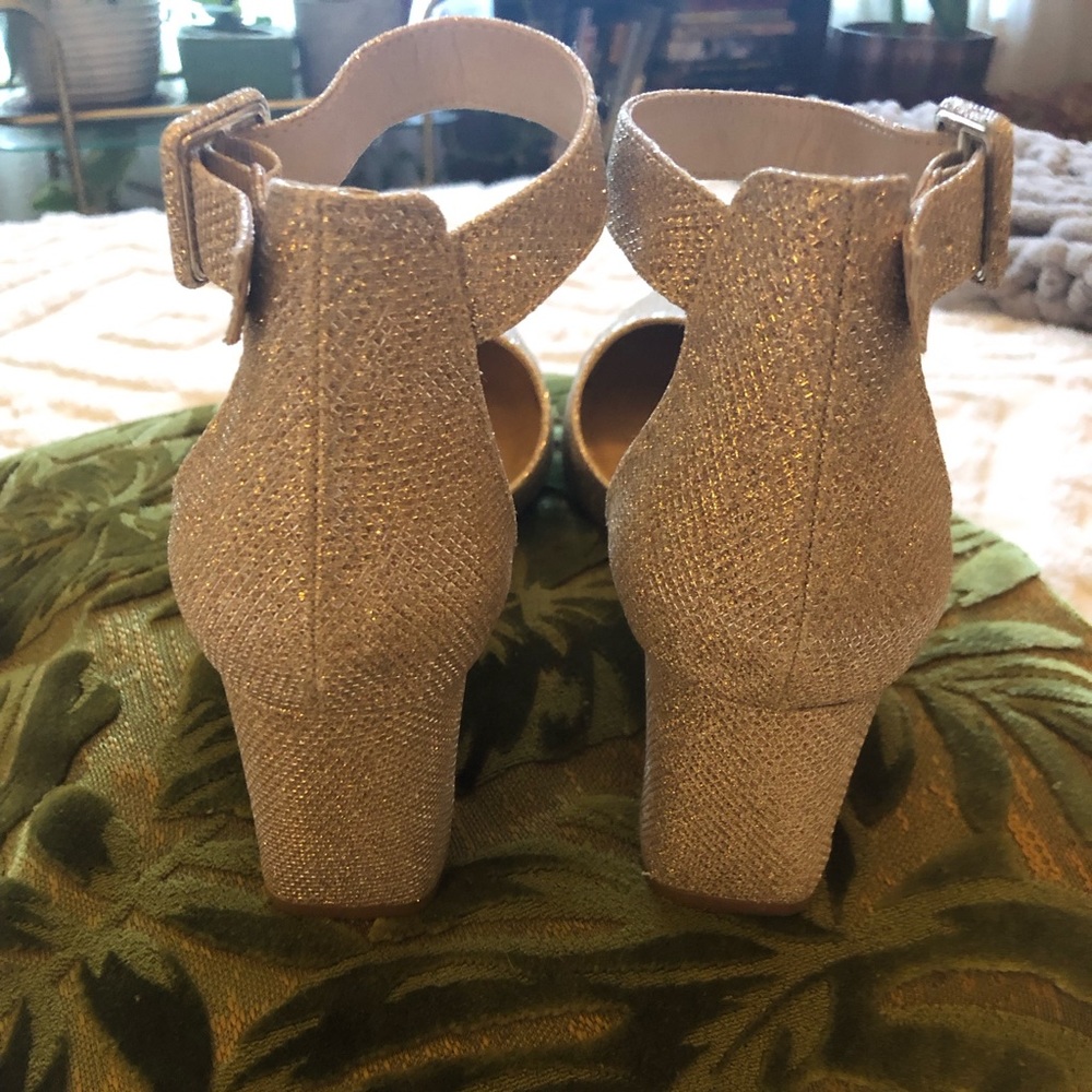 Gold/Champagne sparkle heels. Women’s size 10. - Picture 4 of 7